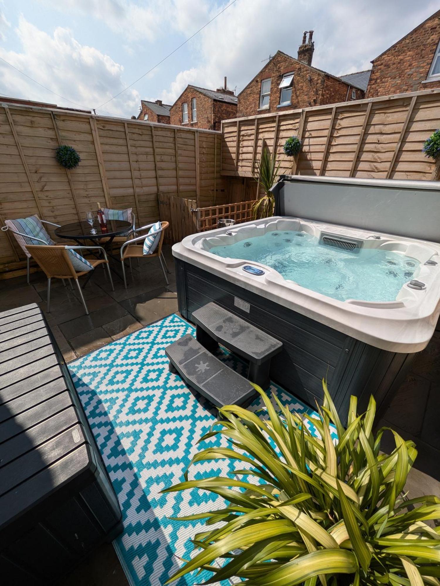 스카버러 Seaside Escapes - With Relaxing Hot Tub! 빌라 외부 사진
